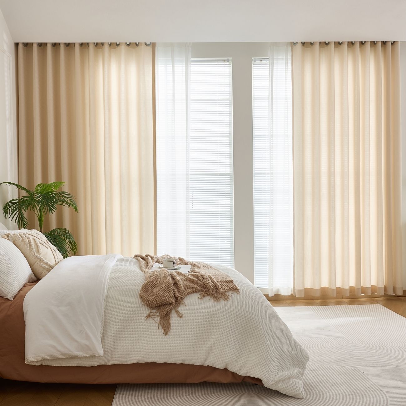 Soft Elegance: Modern Curtains That Transform Your Bedroom