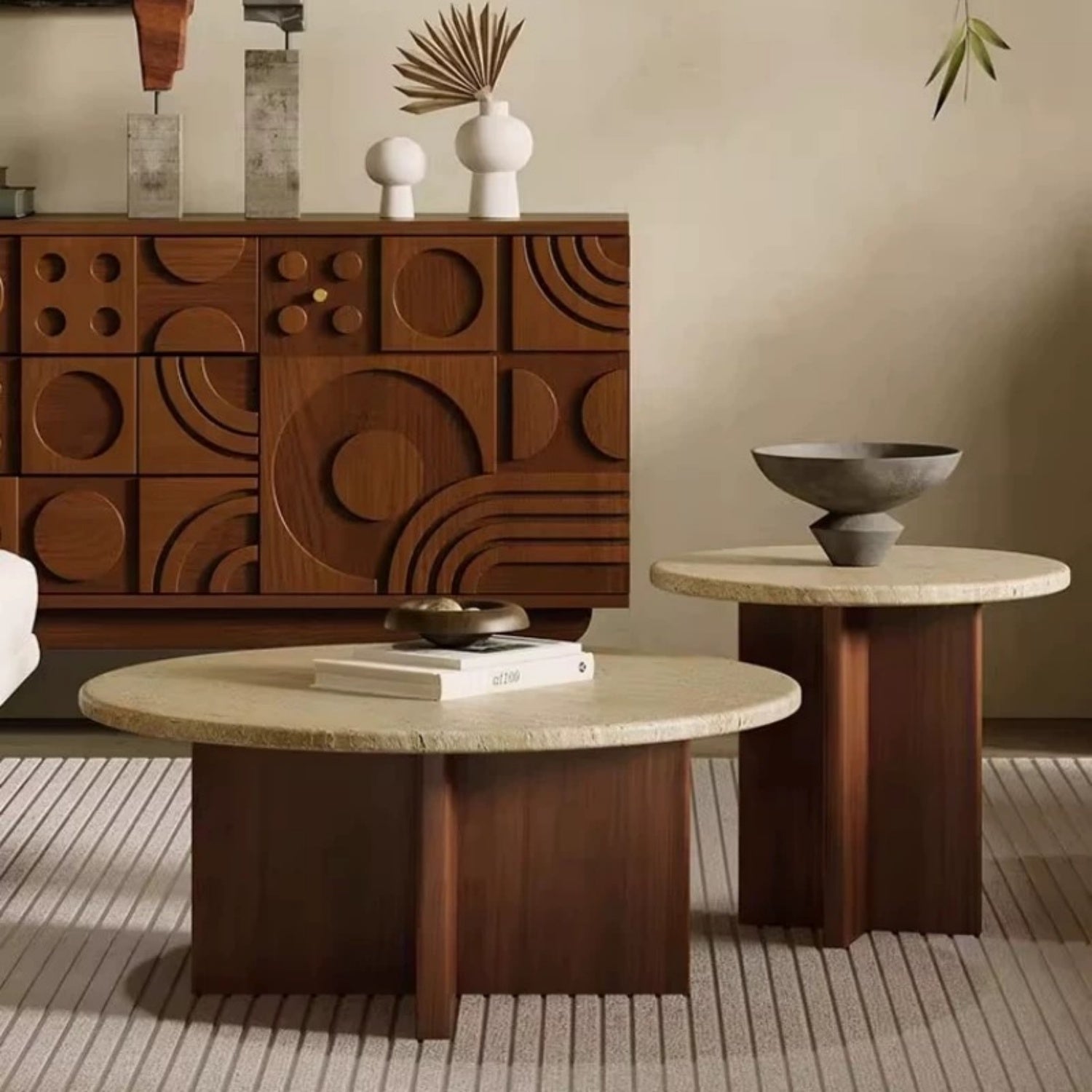 مجموعة طاولات متداخلة موفرة للمساحة من AAF FURNITURE لغرفة المعيشة الحديثة