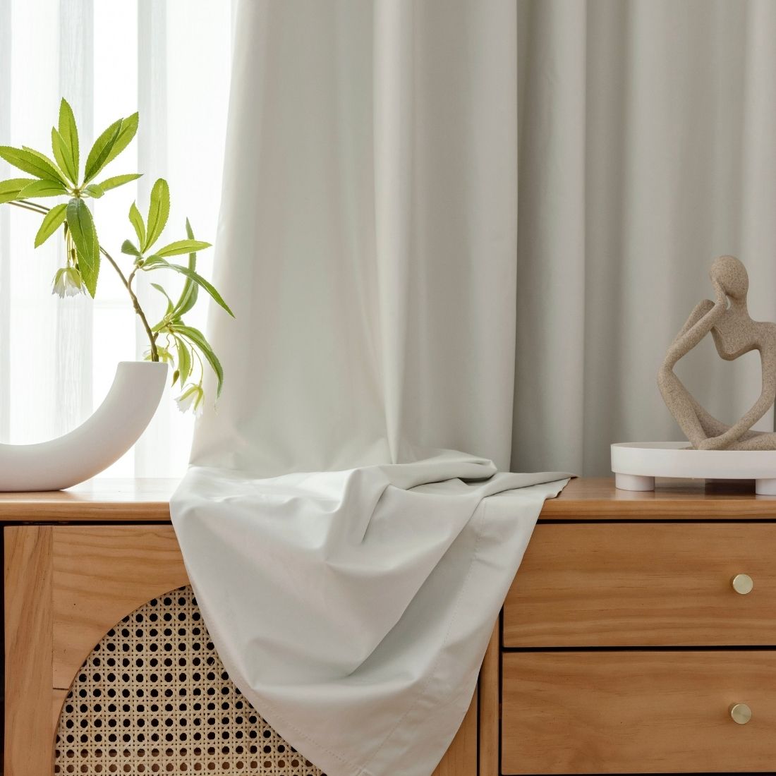 2 Panels 100% Blackout Curtains for Living Room Thermal Insulated Bedroom Darkening Drapes