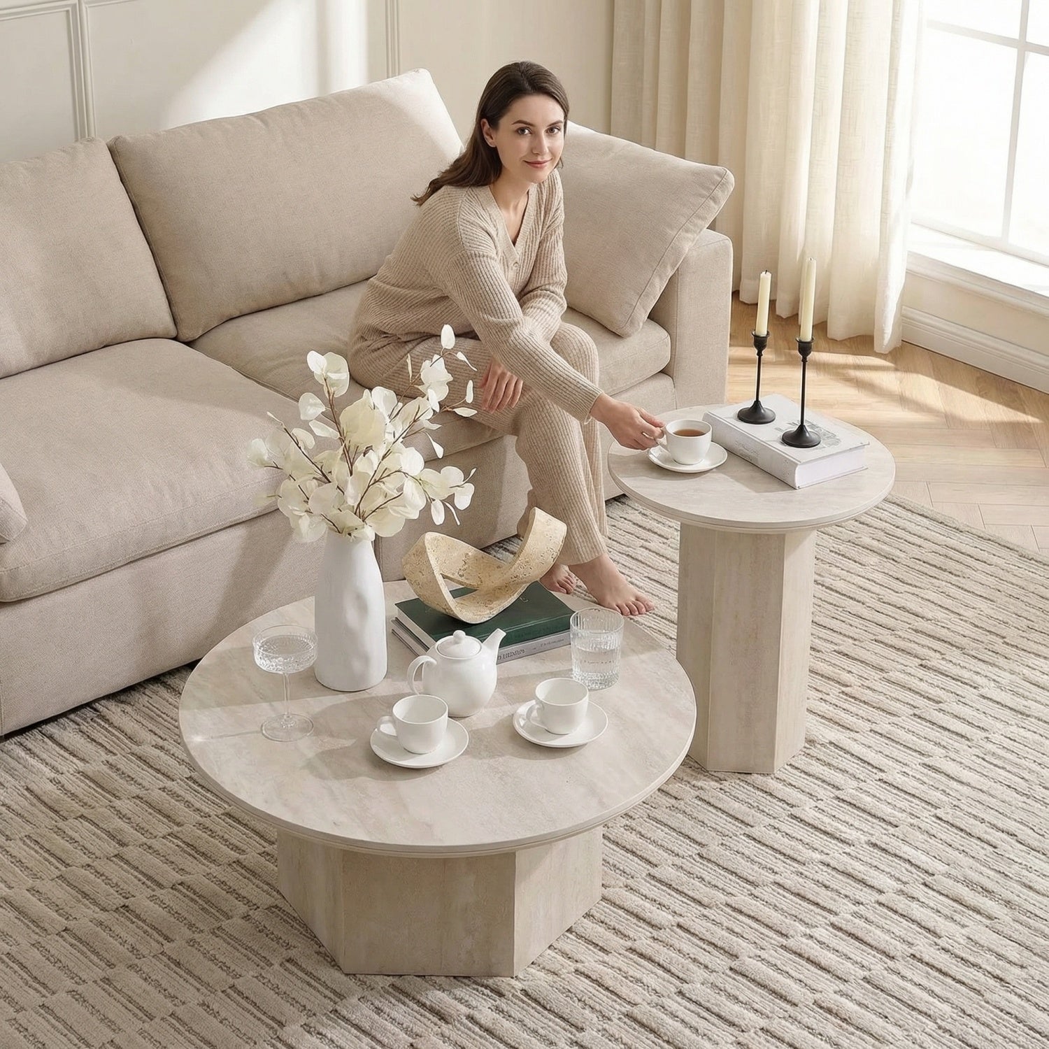 مجموعة طاولات متداخلة موفرة للمساحة من AAF FURNITURE لغرفة المعيشة الحديثة