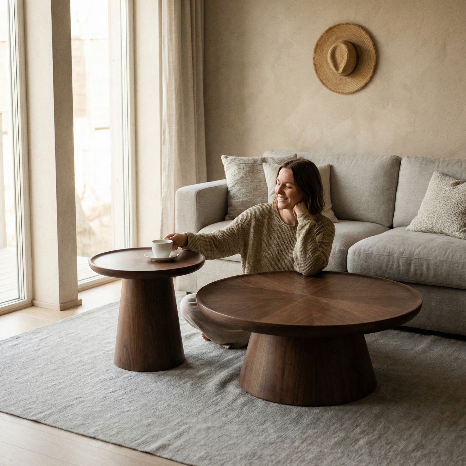 مجموعة طاولات متداخلة موفرة للمساحة من AAF FURNITURE لغرفة المعيشة الحديثة
