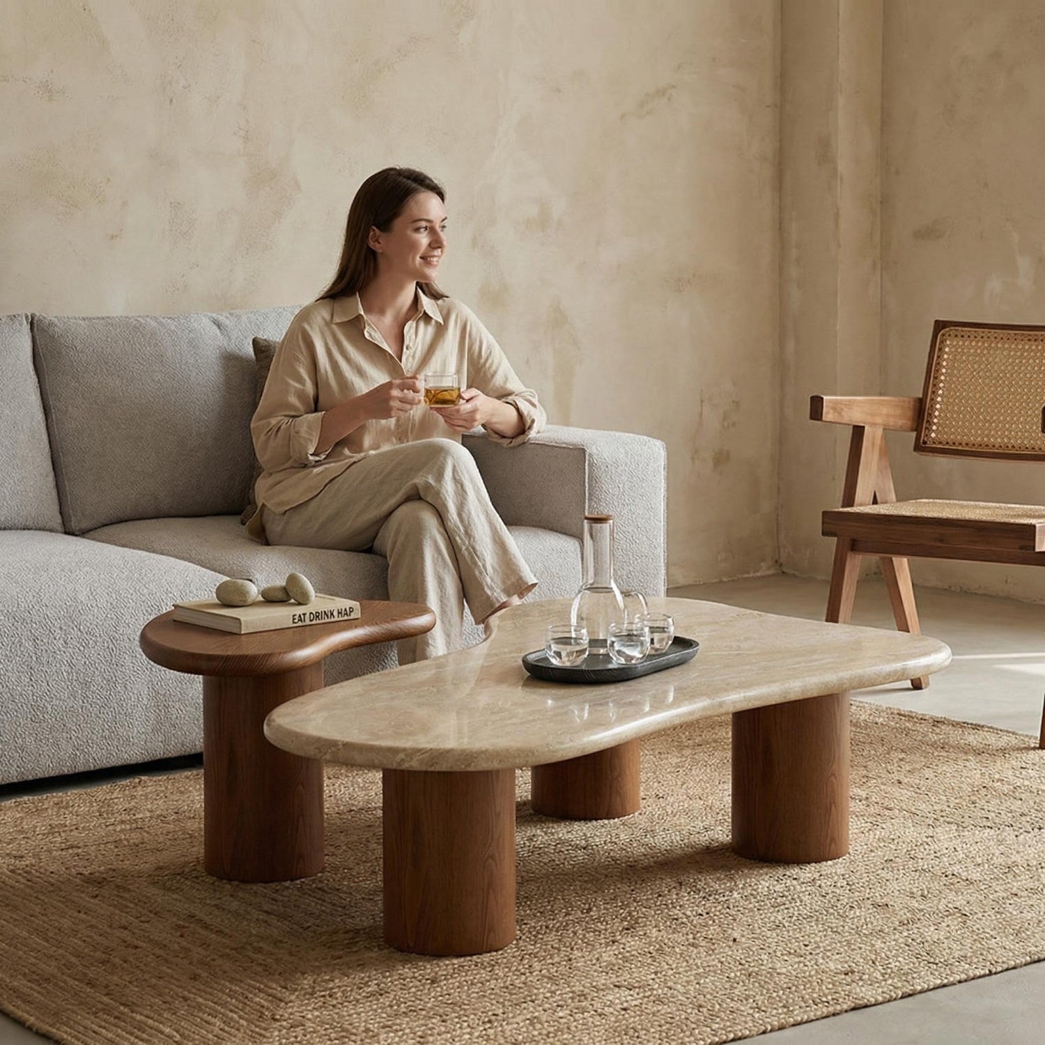 مجموعة طاولات متداخلة موفرة للمساحة من AAF FURNITURE لغرفة المعيشة الحديثة