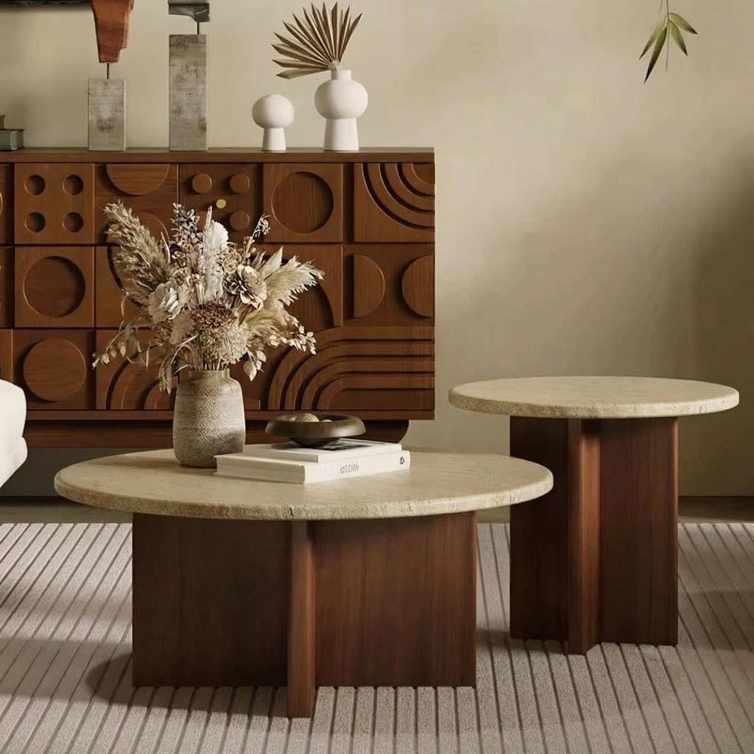 مجموعة طاولات متداخلة موفرة للمساحة من AAF FURNITURE لغرفة المعيشة الحديثة